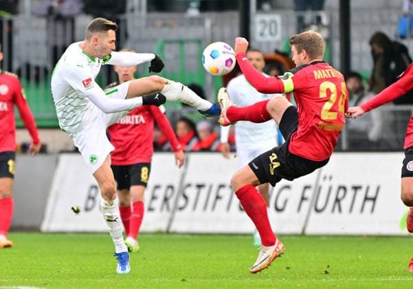 26 11 2023 Soccer Season 2023 2024 2 Soccer Bundesliga 14 Matchday SpVgg Greuther Fürth Kleeblatt SV Wehen Wiesbaden SVWW Sportfoto Zink xwoxzix DFL regulations prohibit any use of photographs as image sequences and or quasi video only for editorial use Branimir Hrgota 10 SpVgg Greuther Fürth 24, SpVgg Greuther Fürth