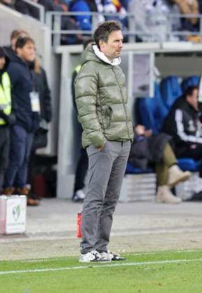 26 11 2023 Soccer Season 2023 2024 2 Soccer Bundesliga 14 Matchday Karlsruher SC KSC 1 FC Nürnberg FCN Club Sportfoto Zink DaMa xdaxmax DFL regulations prohibit any use of photographs as image sequences and or quasi video only for editorial use Christian Eichner Trainer Karlsruher SC KSC nachdenklich