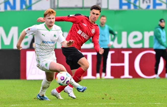26 11 2023 Soccer Season 2023 2024 2 Soccer Bundesliga 14 Matchday SpVgg Greuther Fürth Kleeblatt SV Wehen Wiesbaden SVWW Sportfoto Zink xwoxzix DFL regulations prohibit any use of photographs as image sequences and or quasi video only for editorial use Robert Wagner 22, SpVgg Greuther Fürth John Iredale 33, SV Wehen 1926 Wiesbaden SVWW