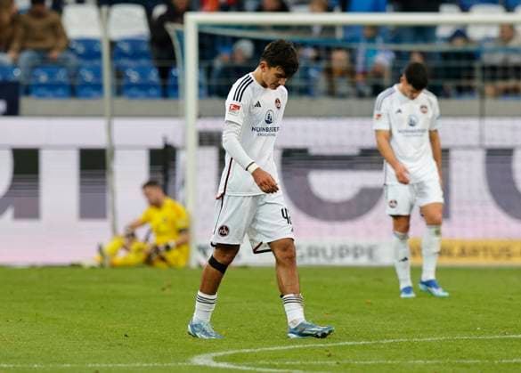 26 11 2023 Soccer Season 2023 2024 2 Soccer Bundesliga 14 Matchday Karlsruher SC KSC 1 FC Nürnberg FCN Club Sportfoto Zink DaMa xdaxmax DFL regulations prohibit any use of photographs as image sequences and or quasi video only for editorial use Can Yilmaz Uzun 42, 1 FC Nürnberg FCN Taylan Duman 8, 1 FC Nürnberg FCN disappointed Disappointment after conceding goal