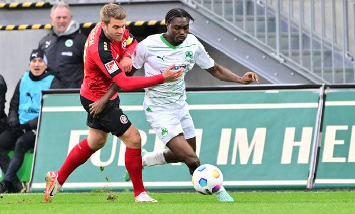 26 11 2023 Soccer Season 2023 2024 2 Soccer Bundesliga 14 Matchday SpVgg Greuther Fürth Kleeblatt SV Wehen Wiesbaden SVWW Sportfoto Zink xwoxzix DFL regulations prohibit any use of photographs as image sequences and or quasi video only for editorial use Marcus Mathisen 24, SV Wehen 1926 Wiesbaden SVWW Dickson Abiama 11, SpVgg Greuther Fürth