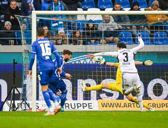 Fabian Schleusener Karlsruher SC, 24, back scores with head to 2 1, GER, Karlsruher SC vs 1 FC Nuernberg, Sport, Football, Men, 2 Bundesliga, Matchday 14, Season 2023 2024, 26 11 2023, DFL REGULATES PROHIBIT ANY USE OF PHOTOGRAPHS AS IMAGE SEQUENCES AND OR QUASI VIDEO GER, Karlsruher SC vs 1 FC Nuernberg, Sport, Football, Men, 2 Bundesliga, Matchday 14, Season 2023 2024, 26 11 2023, Karlsruhe Copyright: xEibner-Pressefoto SilasxSchuellex EP_SSR