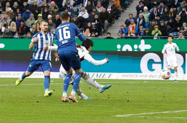 26 11 2023 Soccer Season 2023 2024 2 Soccer Bundesliga 14 Matchday Karlsruher SC KSC 1 FC Nürnberg FCN Club Sportfoto Zink DaMa xdaxmax DFL regulations prohibit any use of photographs as image sequences and or quasi video only for editorial use Daichi Hayashi 9, 1 FC Nürnberg FCN with shot on goal