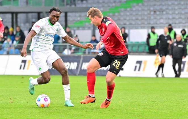 26 11 2023 Soccer Season 2023 2024 2 Soccer Bundesliga 14 Matchday SpVgg Greuther Fürth Kleeblatt SV Wehen Wiesbaden SVWW Sportfoto Zink xwoxzix DFL regulations prohibit any use of photographs as image sequences and or quasi video only for editorial use Dickson Abiama 11, SpVgg Greuther Fürth Lasse Günther Guenther 29, SV Wehen 1926 Wiesbaden SVWW