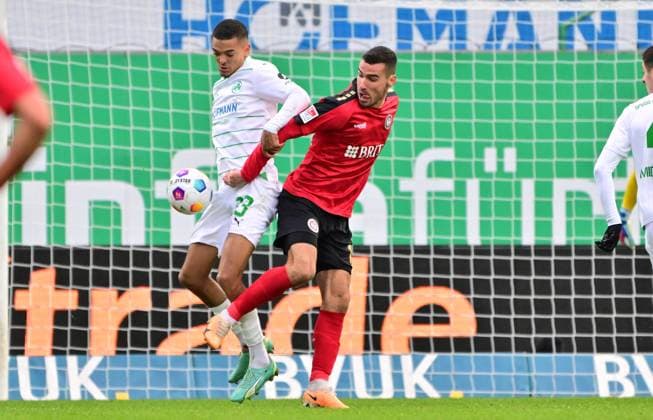 26 11 2023 Soccer Season 2023 2024 2 Soccer Bundesliga 14 Matchday SpVgg Greuther Fürth Kleeblatt SV Wehen Wiesbaden SVWW Sportfoto Zink xwoxzix DFL regulations prohibit any use of photographs as image sequences and or quasi video only for editorial use Maximilian Solomon Dietz 33, SpVgg Greuther Fürth Ivan Prtajin 18, SV Wehen 1926 Wiesbaden SVWW