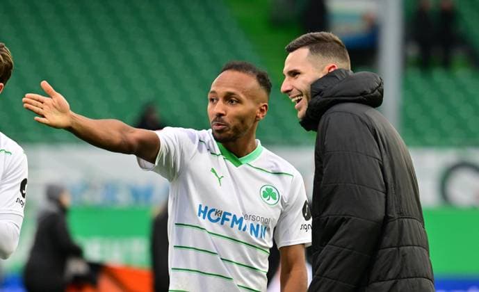 26 11 2023 Soccer Season 2023 2024 2 Soccer Bundesliga 14 Matchday SpVgg Greuther Fürth Kleeblatt SV Wehen Wiesbaden SVWW Sportfoto Zink MeZi xmexzix DFL regulations prohibit any use of photographs as image sequences and or quasi video only for editorial use Julian Green 37, SpVgg Greuther Fürth Branimir Hrgota 10 SpVgg Greuther Fürth, right Cheering joy after the end of the match