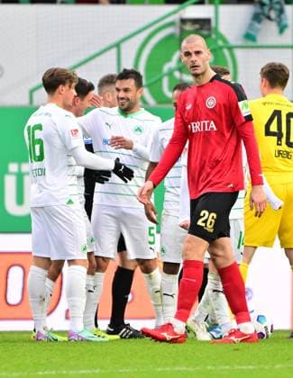 26 11 2023 Soccer Season 2023 2024 2 Soccer Bundesliga 14 Matchday SpVgg Greuther Fürth Kleeblatt SV Wehen Wiesbaden SVWW Sportfoto Zink xwoxzix DFL regulations prohibit any use of photographs as image sequences and or quasi video only for editorial use Aleksandar Vukotic 26, SV Wehen 1926 Wiesbaden SVWW disappointed Disappointment after the end of the match