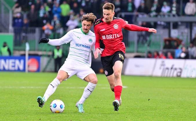 26 11 2023 Soccer Season 2023 2024 2 Soccer Bundesliga 14 Matchday SpVgg Greuther Fürth Kleeblatt SV Wehen Wiesbaden SVWW Sportfoto Zink xwoxzix DFL regulations prohibit any use of photographs as image sequences and or quasi video only for editorial use Lukas Petkov 16, SpVgg Greuther Fürth Franko Kovacevic 14, SV Wehen 1926 Wiesbaden SVWW