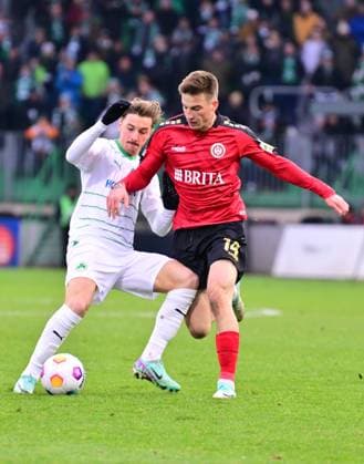 26 11 2023 Soccer Season 2023 2024 2 Soccer Bundesliga 14 Matchday SpVgg Greuther Fürth Kleeblatt SV Wehen Wiesbaden SVWW Sportfoto Zink xwoxzix DFL regulations prohibit any use of photographs as image sequences and or quasi video only for editorial use Lukas Petkov 16, SpVgg Greuther Fürth Franko Kovacevic 14, SV Wehen 1926 Wiesbaden SVWW