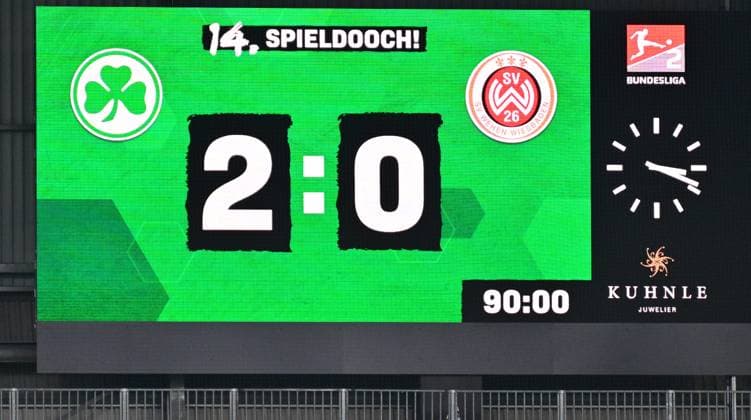 26 11 2023 Soccer season 2023 2024 2 Soccer Bundesliga 14 Matchday SpVgg Greuther Fürth Kleeblatt SV Wehen Wiesbaden SVWW Sportfoto Zink xwoxzix DFL regulations prohibit any use of photographs as image sequences and or quasi video only for editorial use Final result on scoreboard
