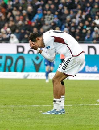 26 11 2023 Soccer season 2023 2024 2 Soccer Bundesliga 14 Matchday Karlsruher SC KSC 1 FC Nuremberg FCN Club Sportfoto Zink DaMa xdaxmax DFL regulations prohibit any use of photographs as image sequences and or quasi video only for editorial use Can Yilmaz Uzun 42, 1 FC Nuremberg FCN disappointed disappointment