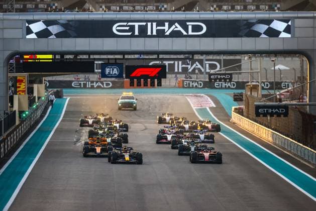 November 26, 2023, Abu Dhabi, United Arab Emirates: Max Verstappen of Red Bull Racing, Charles Leclerc of Ferrari and other drivers during the start of Formula 1 Abu Dhabi Grand Prix at Yas Marina Circuit on November 26, 2023 in Abu Dhabi, United Arab Emirates. Abu Dhabi United Arab Emirates - ZUMAz156 0368043445st Copyright: xBeataxZawrzelx