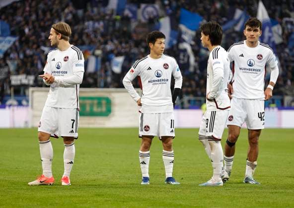 26 11 2023 Soccer Season 2023 2024 2 Soccer Bundesliga 14 Matchday Karlsruher SC KSC 1 FC Nürnberg FCN Club Sportfoto Zink DaMa xdaxmax DFL regulations prohibit any use of photographs as image sequences and or quasi video only for editorial use Felix Lohkemper 7, 1 FC Nürnberg FCN Kanji Okunuki 11, 1 FC Nürnberg FCN Daichi Hayashi 9, 1 FC Nürnberg FCN Can Yilmaz Uzun 42, 1 FC Nürnberg FCN disappointed Disappointment after the end of the match