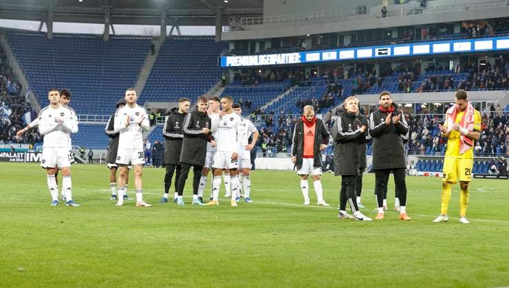 26 11 2023 Soccer Season 2023 2024 2 Soccer Bundesliga 14 Matchday Karlsruher SC KSC 1 FC Nuremberg FCN Club Sportfoto Zink DaMa xdaxmax DFL regulations prohibit any use of photographs as image sequences and or quasi video only for editorial use Mannschaft Team of FCN disappointed Disappointment after the end of the match