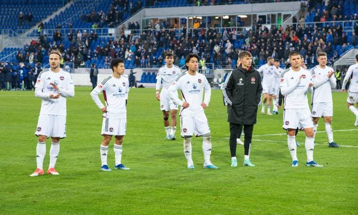 The players of 1 FC Nuernberg stand disappointed in front of their own fans after the match, GER, Karlsruher SC vs 1 FC Nuernberg, Sport, Soccer, Men, 2 Bundesliga, Matchday 14, Season 2023 2024, 26 11 2023, DFL REGULATES PROHIBIT ANY USE OF PHOTOGRAPHS AS IMAGE SEQUENCES AND OR QUASI VIDEO GER, Karlsruher SC vs 1 FC Nuernberg, Sport, Football, Men, 2 Bundesliga, Matchday 14, Season 2023 2024, 26 11 2023, Karlsruhe Copyright: xEibner-Pressefoto SilasxSchuellex EP_SSR