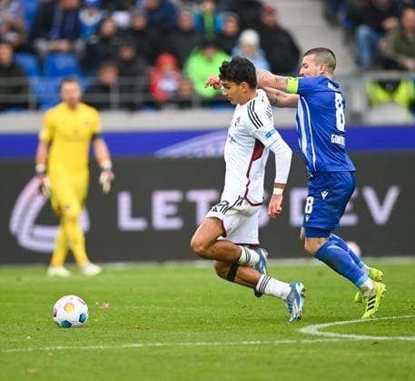 Can Uzun 1 FC Nuernberg, 42 is held by Jerome Gondorf Karlsruher SC, 8, GER, Karlsruher SC vs 1 FC Nuernberg, Sport, Football, Men, 2 Bundesliga, Matchday 14, Season 2023 2024, 26 11 2023, DFL REGULATES PROHIBIT ANY USE OF PHOTOGRAPHS AS IMAGE SEQUENCES AND OR QUASI VIDEO GER, Karlsruher SC vs 1 FC Nuernberg, Sport, Football, Men, 2 Bundesliga, Matchday 14, Season 2023 2024, 26 11 2023, Karlsruhe Copyright: xEibner-Pressefoto SilasxSchuellex EP_SSR