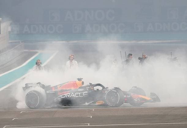Formula 1 Etihad Airways Abu Dhabi Grand Prix 2023 26 11 2023, Yas Marina Circuit, Abu Dhabi, Formula 1 Etihad Airways Abu Dhabi Grand Prix 2023 , pictured winner Max Verstappen NLD , Oracle Red Bull Racing doing donuts with his car on the start-finish straight nordphotoxGmbHx xBratic nph00250