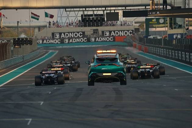 Formula 1 Etihad Airways Abu Dhabi Grand Prix 2023 26 11 2023, Yas Marina Circuit, Abu Dhabi, Formula 1 Etihad Airways Abu Dhabi Grand Prix 2023 , in the picture race start nordphotoxGmbHx xBratic nph00250