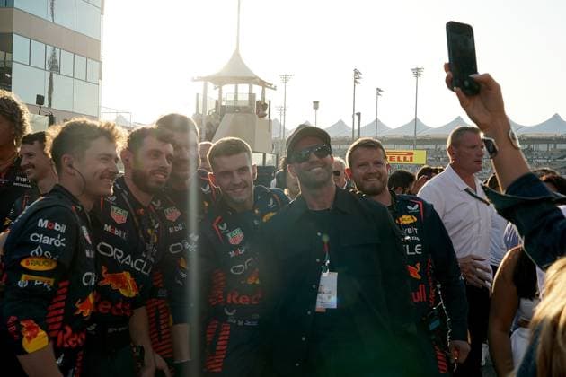 26 11 2023, Yas Marina Circuit, Abu Dhabi, Formula 1 Etihad Airways Abu Dhabi Grand Prix 2023 , in the picture actor Jason Statham Abu Dhabi Yas Marina Circuit United Arab Emirates  eu-images-506