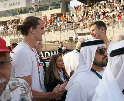 Formula 1 Etihad Airways Abu Dhabi Grand Prix 2023 26 11 2023, Yas Marina Circuit, Abu Dhabi, Formula 1 Etihad Airways Abu Dhabi Grand Prix 2023 , pictured German tennis player Alexander Sascha Zverev with Polish tennis player Hubert Hurkacz nordphotoxGmbHx xBratic nph00250