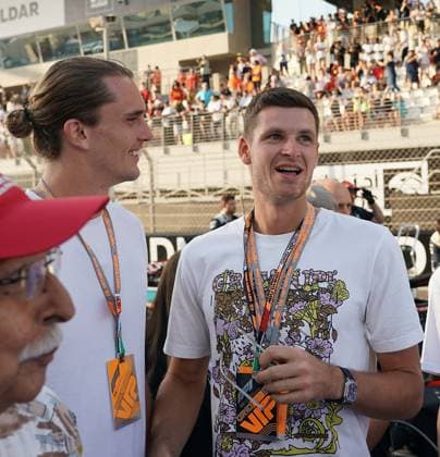 Formula 1 Etihad Airways Abu Dhabi Grand Prix 2023 26 11 2023, Yas Marina Circuit, Abu Dhabi, Formula 1 Etihad Airways Abu Dhabi Grand Prix 2023 , pictured German tennis player Alexander Sascha Zverev with Polish tennis player Hubert Hurkacz nordphotoxGmbHx xBratic nph00250