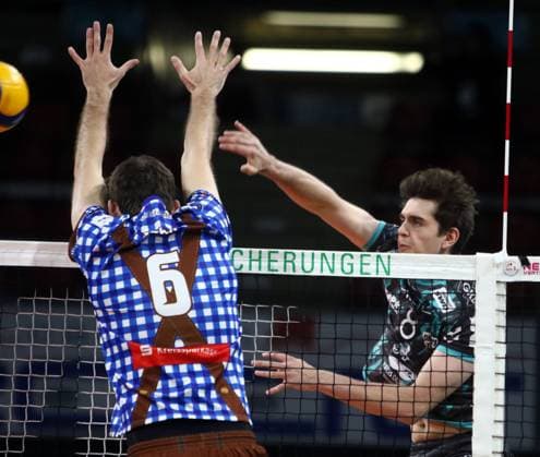 from left Filip JOHN Herrsching GER , Robin BAGHADY Dueren , He Volleyballl, Bundesliga 2023 24, WWK Volleys Herrsching vs SWD powervolleys Dueren, 26 11 23, Munich, BMW Park, Copyright: WolfgangxFehrmann