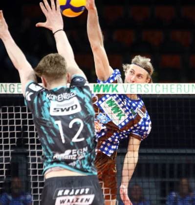 from left Siebe KORENBLEK Dueren , Daniel GRUVAEUS Herrsching , He Volleyballl, Bundesliga 2023 24, WWK Volleys Herrsching vs SWD powervolleys Dueren, 26 11 23, Munich, BMW Park, Copyright: WolfgangxFehrmann