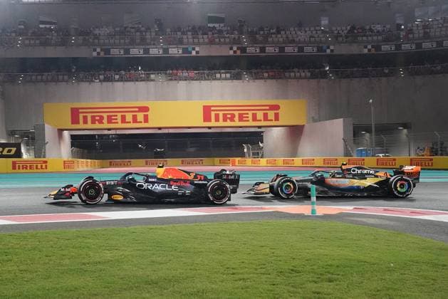 Formula 1 Etihad Airways Abu Dhabi Grand Prix 2023 26 11 2023, Yas Marina Circuit, Abu Dhabi, Formula 1 Etihad Airways Abu Dhabi Grand Prix 2023 , pictured Sergio Perez MEX , Oracle Red Bull Racing, Lando Norris GBR , McLaren F1 Team nordphotoxGmbHx xBratic nph00250