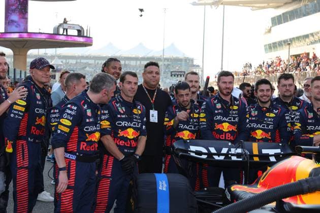 Team Red Bull Racing Former football player Ronaldo during the 2023 Formula 1 Etihad Airways Abu Dhabi Grand Prix, 22th round of the 2023 Formula One World Championship, WM, Weltmeisterschaft from November 24 to 26, 2023 on the Yas Marina Circuit, in Abu Dhabi - F1 - ABU DHABI GRAND PRIX 2023 - RACE DPPI Panoramic  0Y2A8363