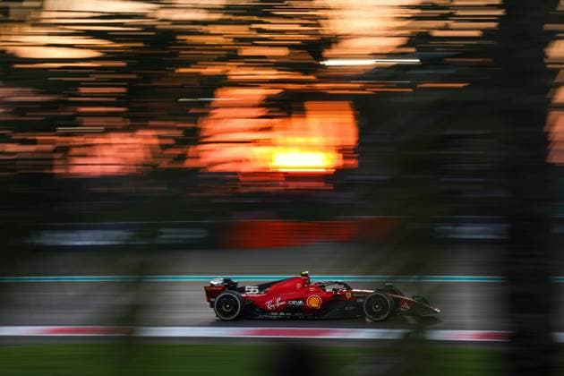 55 SAINZ Carlos (spa), Scuderia Ferrari SF-23, action during the 2023 Formula 1 Etihad Airways Abu Dhabi Grand Prix, 22th round of the 2023 Formula One World Championship, WM, Weltmeisterschaft from November 24 to 26, 2023 on the Yas Marina Circuit, in Abu Dhabi - F1 - ABU DHABI GRAND PRIX 2023 - RACE DPPI Panoramic  F12023GP23ABU_HZ_7969