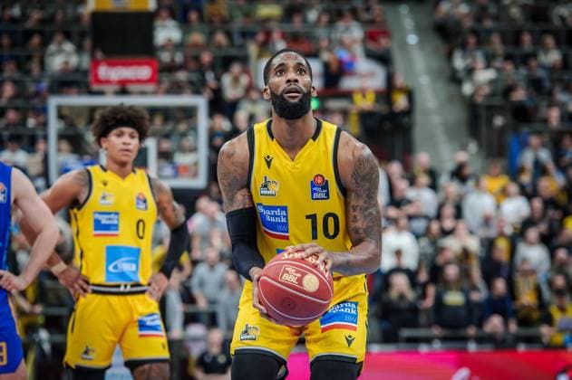 Elijah Childs MHP Riesen Ludwigsburg, 10 , free throw MHP Riesen Ludwigsburg ALBA Berlin, Sport, Basketball, 1 Basketball Bundesliga, BBL, Saison 2023 24, 9 Spieltag, 26 11 2023, Ludwigsburg MHPArena , DEU MHP Riesen Ludwigsburg ALBA Berlin, 26 11 2023, Ludwigsburg MHPArena , DEU Ludwigsburg Copyright: xSandyxDinkelackerx EP_SDR