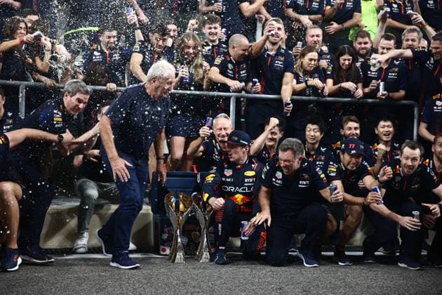 F1 Abu Dhabi Grand Prix 2023 Helmut Marko, Max Verstappen of Red Bull Racing, Christian Horner and Sergio Perez of Red Bull Racing celebrate after the Formula 1 Abu Dhabi Grand Prix at Yas Marina Circuit in Abu Dhabi, United Arab Emirates on November 26, 2023. Abu Dhabi United Arab Emirates  Copyright: xJakubxPorzyckix originalFilename:porzycki-f1abudha231126_np6KY.jpg