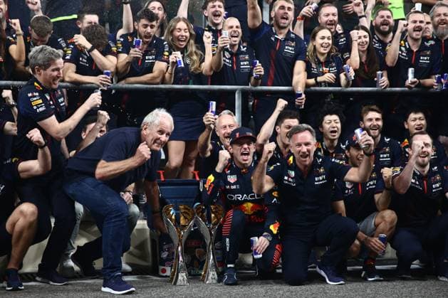 F1 Abu Dhabi Grand Prix 2023 Helmut Marko, Max Verstappen of Red Bull Racing, Christian Horner and Sergio Perez of Red Bull Racing celebrate after the Formula 1 Abu Dhabi Grand Prix at Yas Marina Circuit in Abu Dhabi, United Arab Emirates on November 26, 2023. Abu Dhabi United Arab Emirates  Copyright: xJakubxPorzyckix originalFilename:porzycki-f1abudha231126_np2RA.jpg