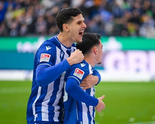 Igor Matanovic Karlsruher SC, 9, left, is happy with Paul Nebel Karlsruher SC, 26 about his goal for 1 0, GER, Karlsruher SC vs 1 FC Nuernberg, Sport, Football, Men, 2 Bundesliga, Matchday 14, Season 2023 2024, 26 11 2023, DFL REGULATES PROHIBIT ANY USE OF PHOTOGRAPHS AS IMAGE SEQUENCES AND OR QUASI VIDEO GER, Karlsruher SC vs 1 FC Nuernberg, Sport, Football, Men, 2 Bundesliga, Matchday 14, Season 2023 2024, 26 11 2023, Karlsruhe Copyright: xEibner-Pressefoto SilasxSchuellex EP_SSR