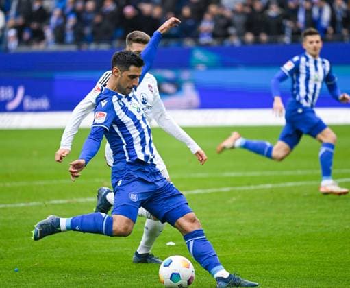 Lars Stindl Karlsruher SC, 13 pulls away and shoots, GER, Karlsruher SC vs 1 FC Nuernberg, Sport, Soccer, Men, 2 Bundesliga, Matchday 14, Season 2023 2024, 26 11 2023, DFL REGULATES PROHIBIT ANY USE OF PHOTOGRAPHS AS IMAGE SEQUENCES AND OR QUASI VIDEO GER, Karlsruher SC vs 1 FC Nuernberg, Sport, Football, Men, 2 Bundesliga, Matchday 14, Season 2023 2024, 26 11 2023, Karlsruhe Copyright: xEibner-Pressefoto SilasxSchuellex EP_SSR