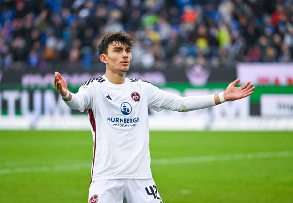 Can Uzun 1 FC Nuernberg, 42 celebrates his goal to equalize 1 1 with a stoic gesture, GER, Karlsruher SC vs 1 FC Nuernberg, Sport, Football, Men, 2 Bundesliga, Matchday 14, Season 2023 2024, 26 11 2023, DFL REGULATES PROHIBIT ANY USE OF PHOTOGRAPHS AS IMAGE SEQUENCES AND OR QUASI VIDEO GER, Karlsruher SC vs 1 FC Nuernberg, Sport, Football, Men, 2 Bundesliga, Matchday 14, Season 2023 2024, 26 11 2023, Karlsruhe Copyright: xEibner-Pressefoto SilasxSchuellex EP_SSR