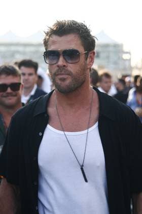 F1 Abu Dhabi Grand Prix 2023 Chris Hemsworth ahead of the Formula 1 Abu Dhabi Grand Prix at Yas Marina Circuit in Abu Dhabi, United Arab Emirates on November 26, 2023. Abu Dhabi United Arab Emirates  Copyright: xJakubxPorzyckix originalFilename:porzycki-f1abudha231126_npjCX.jpg