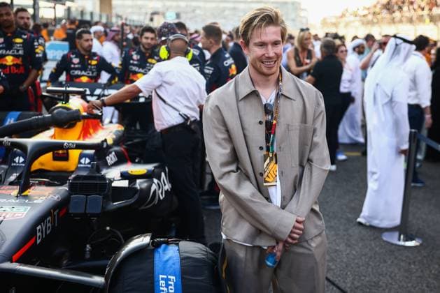 November 26, 2023, Abu Dhabi, United Arab Emirates: Kevin De Bruyne is seen on a grid ahead of Formula 1 Abu Dhabi Grand Prix at Yas Marina Circuit on November 26, 2023 in Abu Dhabi, United Arab Emirates. Abu Dhabi United Arab Emirates - ZUMAz156 0368214479st Copyright: xBeataxZawrzelx