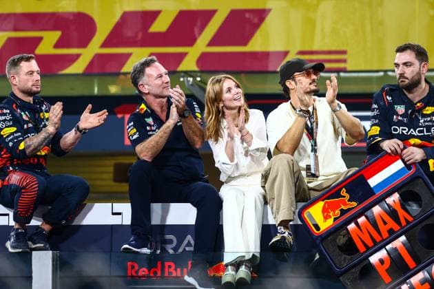 November 26, 2023, Abu Dhabi, United Arab Emirates: Christian Horner, Geri Halliwell and Orlando Bloom are seen during Formula 1 Abu Dhabi Grand Prix at Yas Marina Circuit on November 26, 2023 in Abu Dhabi, United Arab Emirates. Abu Dhabi United Arab Emirates - ZUMAz156 0368215185st Copyright: xBeataxZawrzelx