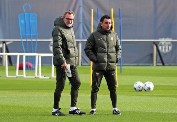 FC Barcelona, Barca Training Before The Champions League Match Against FC Porto Xavi Hernandez and Oscar Hernandez are participating in the training session before the UEFA Champions League match against FC Porto in Barcelona, Spain, on November 27, 2023. Barcelona Barcelona Spain  Copyright: xUrbanandsportx originalFilename:urbanandsport-fcbarcel231127_npqV2.jpg