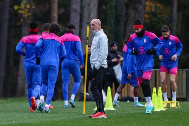 AC Milan MD 1 Training UEFA Champions League 2023 24 27 11 2023 Stefano Pioli Head Coach of AC Milan seen during the AC Milan training session at Milanello Sports Center ahead of their UEFA Champions League 2023 24 Group Stage F match against Borussia Dortmund at Centro Sportivo Milanello, Carnago, Italy on November 27, 2023 Photo FCI Fabrizio Carabelli Copyright: xBEAUTIFULxSPORTS Carabellix