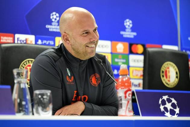 ROTTERDAM - Coach Arne Slot of Feyenoord during the MD-1 press conference, PK, Pressekonferenz prior to the UEFA Champions League match against Atletico Madrid at Feyenoord Stadium de Kuip on November 27, 2023 in Rotterdam, the Netherlands. ANP OLAF KRAAK UEFA Champions League 2023 24 2023 2024 xVIxANPxSportx xxANPxIVx 484875887 originalFilename: 484875887.jpg