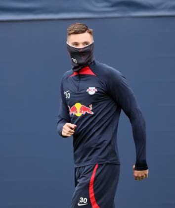 RB Leipzig training Champions League Leipzig, 27 11 2023, RB training center, UEFA Champions League , RB Leipzig final training the day before Manchester City vs RBL , In the picture Benjamin Sesko 30, RB Leipzig , Picture Point