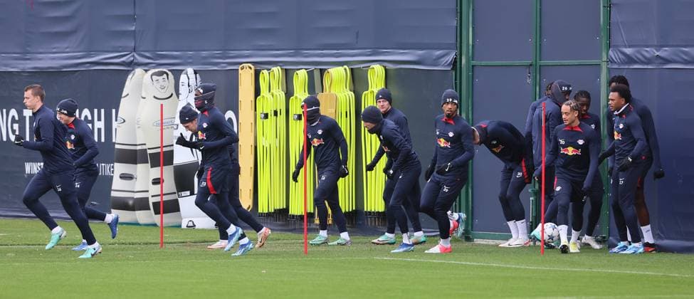 RB Leipzig training Champions League Leipzig, 27 11 2023, RB training center, UEFA Champions League , RB Leipzig final training the day before Manchester City vs RBL , In the picture team of RB Leipzig , Picture Point