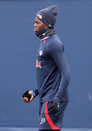 RB Leipzig training Champions League Leipzig, 27 11 2023, RB training center, UEFA Champions League , RB Leipzig final training the day before Manchester City vs RBL , In the picture Castello Lukeba 23, RB Leipzig , Picture Point