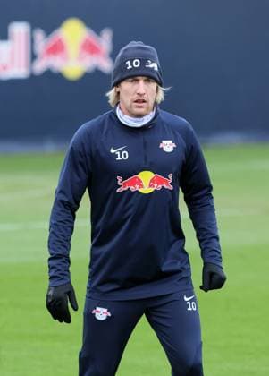 RB Leipzig training Champions League Leipzig, 27 11 2023, RB training center, UEFA Champions League , RB Leipzig final training the day before Manchester City vs RBL , In the picture Emil Forsberg 10, RB Leipzig , Picture Point