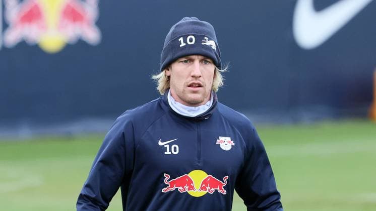 RB Leipzig training Champions League Leipzig, 27 11 2023, RB training center, UEFA Champions League , RB Leipzig final training the day before Manchester City vs RBL , In the picture Emil Forsberg 10, RB Leipzig , Picture Point