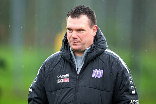 2 Liga training at VfL Osnabrück on 27 11 2023 at Sportpark Illoshöhe in Osnabrück Coach Uwe Koschinat Osnabrueck leads the first training session MT