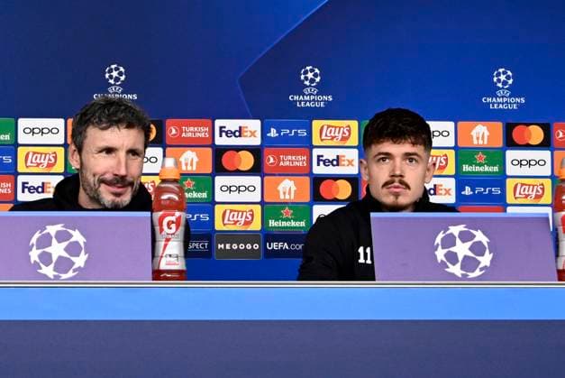 Media activities R Antwerp FC - Champions League 27 11 2023 HAMBURG, GERMANY - NOVEMBER 27 : Mark van Bommel and Muja Arbnor forward of Antwerp FC pictured during a press conference, PK, Pressekonferenz prior to the UEFA Champions League match between FC Shaktar Donetsk and Royal Antwerp FC on November 27, 2023 in Hamburg, Germany, 27 11 2023 Hamburg Germany  Copyright: xPeterxDexVoechtx