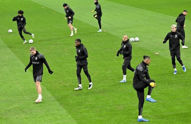 November 27, 2023, Milan, Italy: Borussia Dortmund players attend a training session at the Giuseppe Meazza stadium in MIlan, Italy, 27 Novembre 2023. Dortmund will play against AC MIlan on 28 Nvvembre in their UEFA Champions League group F soccer match. ANSA DANIEL DAL ZENNARO Borussia Dortmund training session  - ZUMAa110 20231127_zaf_a110_012 Copyright: xDanielxDalxZennarox